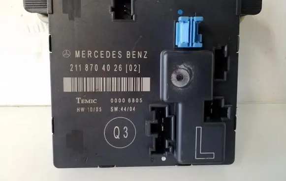 Mercedes-Benz E W211 Door control unit/module 2118704026
