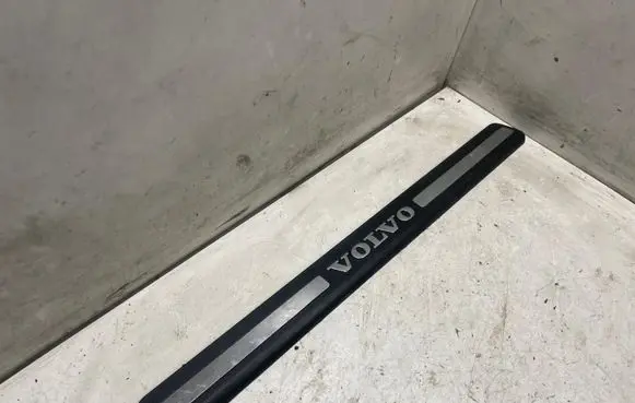 Volvo V70 Front sill trim cover 8659960