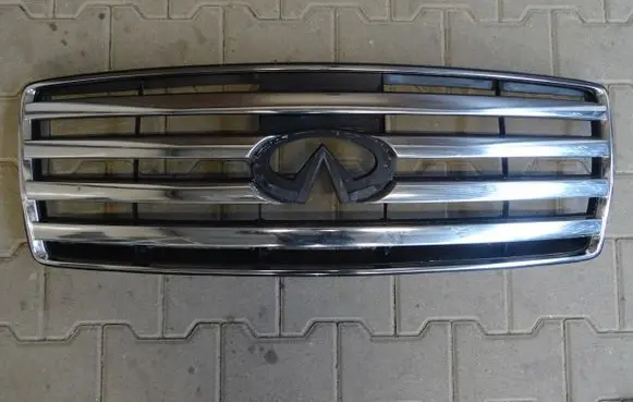 Infiniti QX56 Front bumper upper radiator grill 623107S600