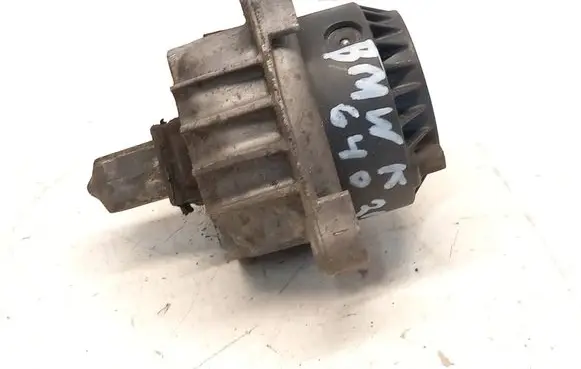 Engine mount bracket