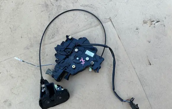 Volkswagen Multivan T5 Sliding door lock 7H0843654BB
