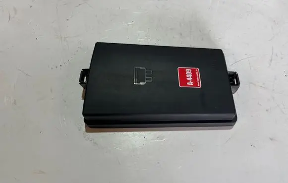 Volkswagen PASSAT B8 Fuse box cover 5Q0937132B
