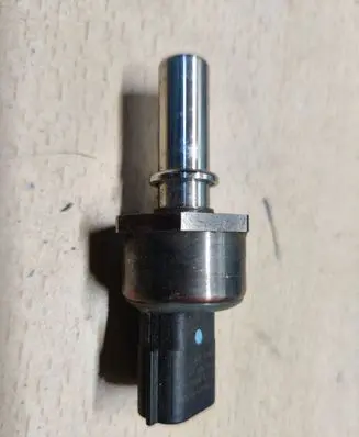 Renault Kadjar Fuel pressure sensor 166398000R