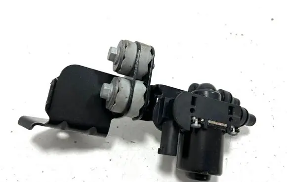 BMW 5 F10 F11 Coolant heater control valve 1712851707704 8517077 1147412225