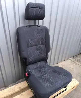 Toyota Avensis Verso Second row seats 