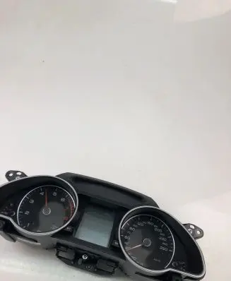 Audi A5 8T 8F Speedometer (instrument cluster) 8T0920932Q