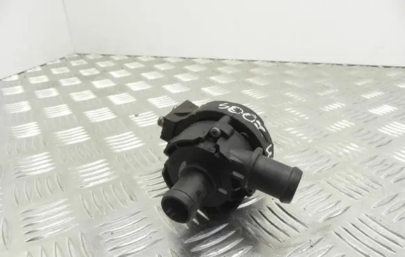 Volkswagen Load Up Webasto circulation pump for autonomous heater 5G0965567B