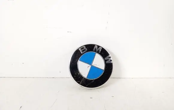 Manufacturer badge logo/emblem