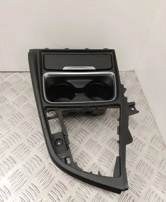 Cup holder front