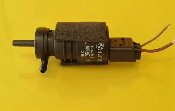 BMW 5 E60 E61 Windscreen/windshield washer pump 8362154