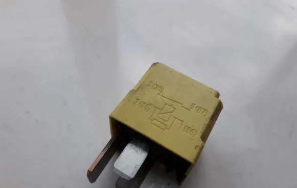 Opel Zafira B Other relay 90226846
