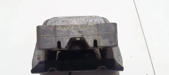Skoda Octavia Mk1 (1U) Engine mount bracket 1J0199555