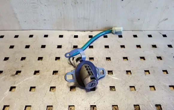 Mazda Premacy Tailgate exterior lock 