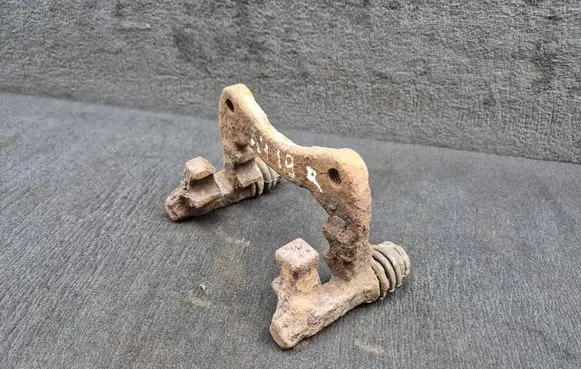 Audi A4 S4 B5 8D Brake caliper pad carrier rear 443615425B
