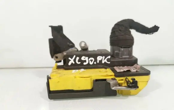 Volvo XC90 Front door lock 30699747