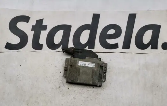 Renault Laguna I Engine control unit/module S113717115B 7700864458 S113717115