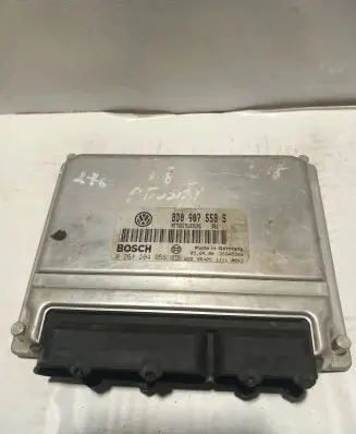 Volkswagen PASSAT B5 Engine control unit/module 8D0907558S 0261204956