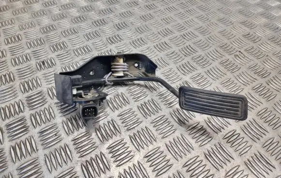 Toyota Avensis T250 Accelerator throttle pedal 7811135030