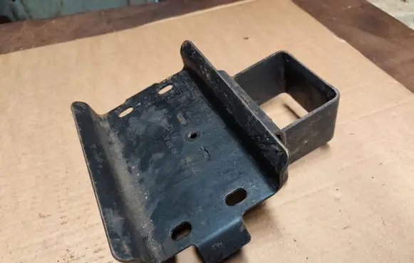 Jeep Grand Cherokee (WJ) Engine mounting bracket