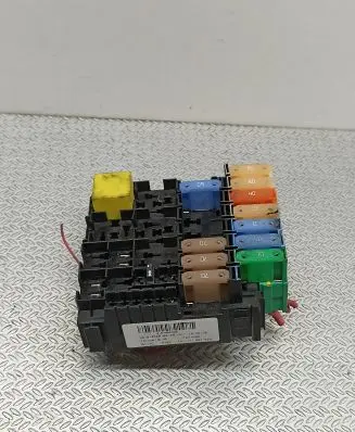 Renault Laguna III Fuse module 8200528467