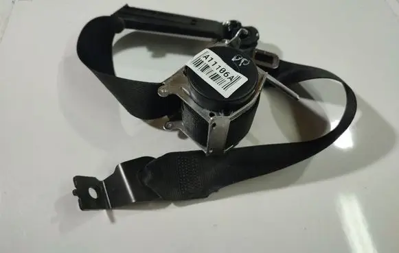 Opel Zafira B Front seatbelt 