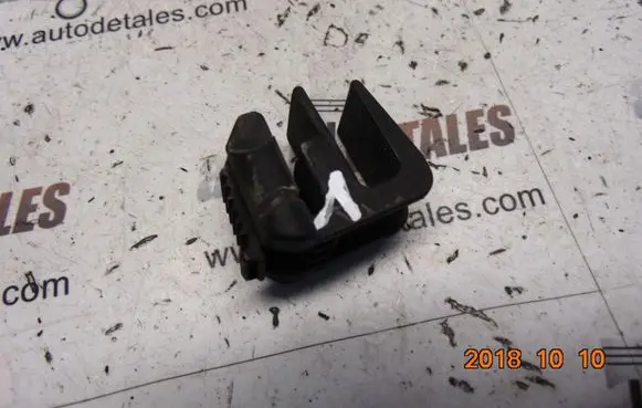 Mercedes-Benz E W210 Other engine bay part A2105040146