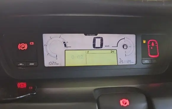 Speedometer (instrument cluster)