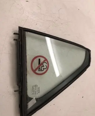 Toyota Avensis T270 Rear vent window glass 6818905070