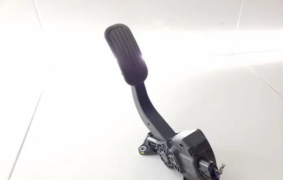 Toyota C-HR I Accelerator throttle pedal 78110F4020