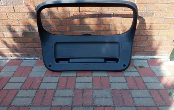 Tailgate trim