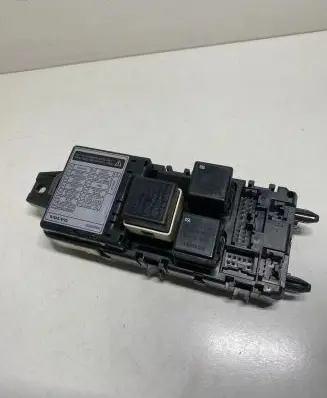 Volvo S40, V40 Fuse module 30889989