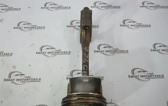 Nissan Juke I F15 Piston with connecting rod 