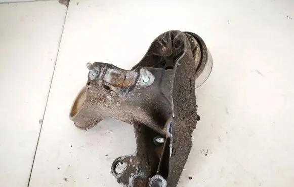Volkswagen PASSAT B5 Engine mounting bracket