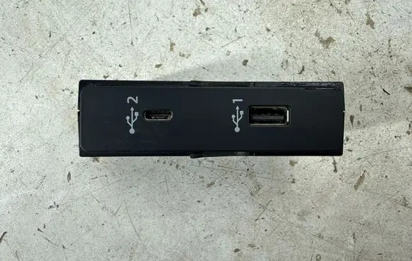 Audi Q3 F3 USB socket connector 83A035736 00726005818
