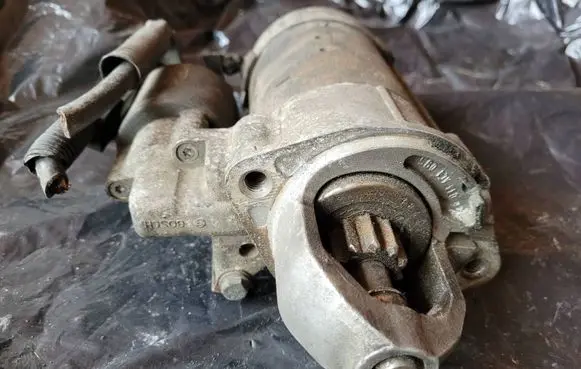 Mercedes-Benz E W211 Starter motor 0051512901