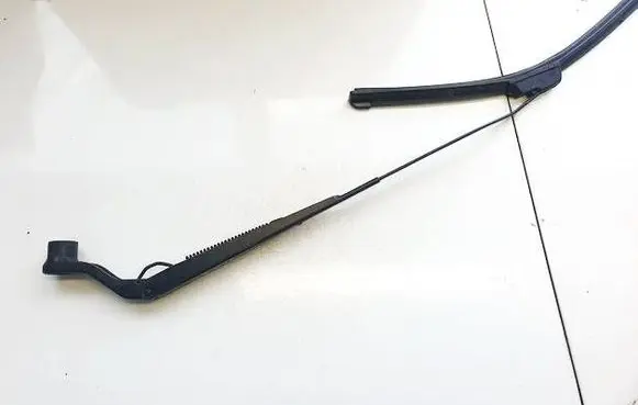 Dodge Caliber Front wiper blade arm P1824