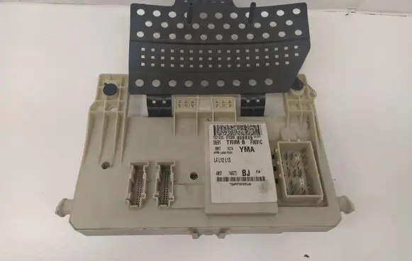 Ford Focus Fuse module 4M5T14A073BJ 7D21233070308 0691TRIMBF0691C