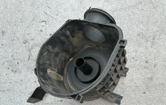 Nissan Patrol Y61 Air filter box 16528VC102