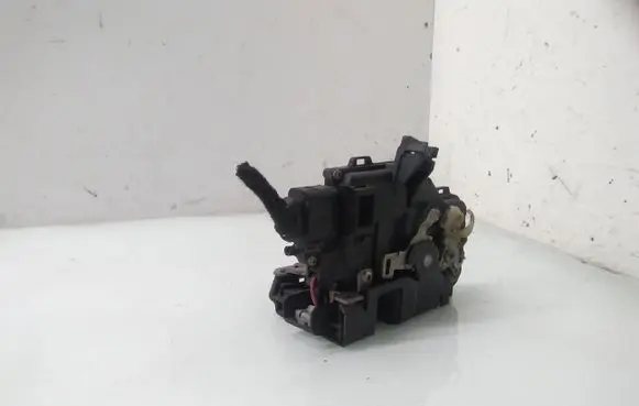 Audi A6 S6 C5 4B Front door lock 4B0839016G