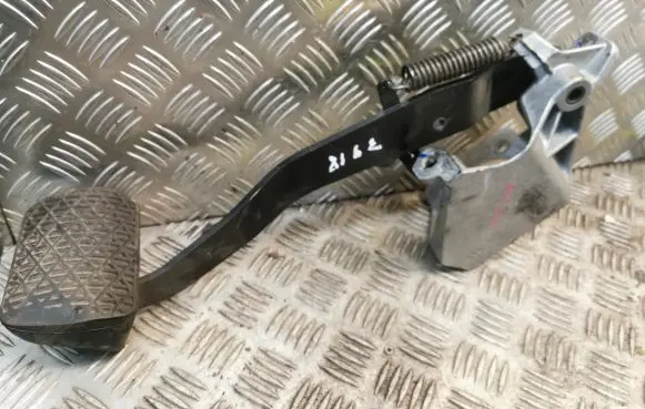 Mercedes-Benz ML W163 Brake pedal 163290047 A163290047