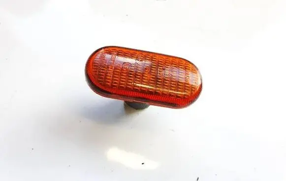 Renault Scenic I Front fender indicator light 7700822136 13910020