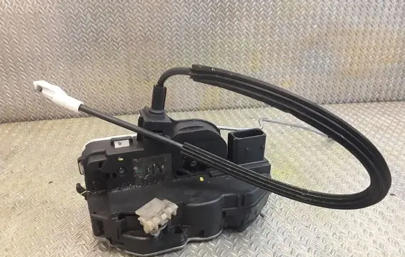 Opel Insignia A Coupe door lock (next to the handle) 13503781