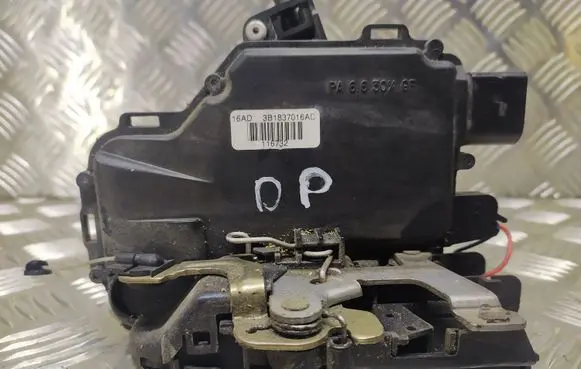 Seat Toledo II (1M) Front door lock 3B1837016AD
