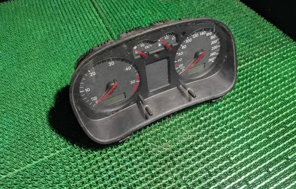 Volkswagen Golf IV Speedometer (instrument cluster) 1J0920805G 1J0920805