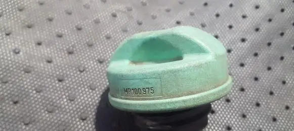 Mitsubishi Carisma Fuel tank filler cap MR100975