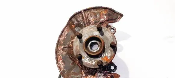 Toyota Corolla Verso AR10 Front wheel hub 