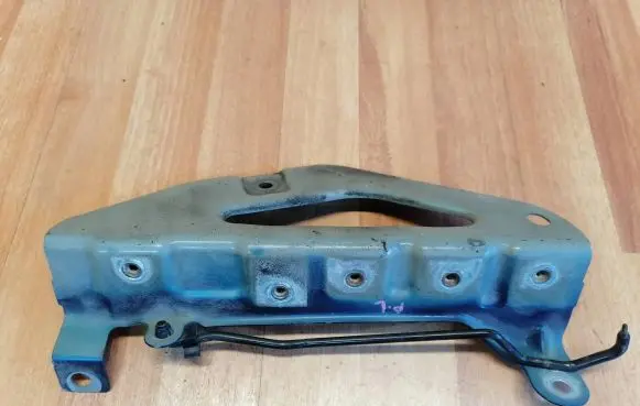 Renault Modus Front splash guards bracket 323893J 323893 7782323893