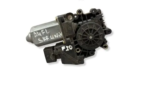 Audi A4 S4 B5 8D Front door window regulator motor 113846113 05071902