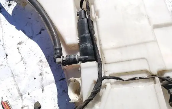 BMW 5 GT F07 Headlight washer pump 721779202 7217792-02