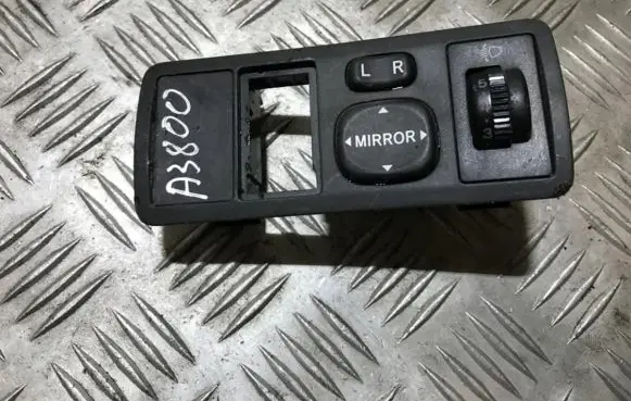 Toyota Corolla E120 E130 Wing mirror switch 183574
